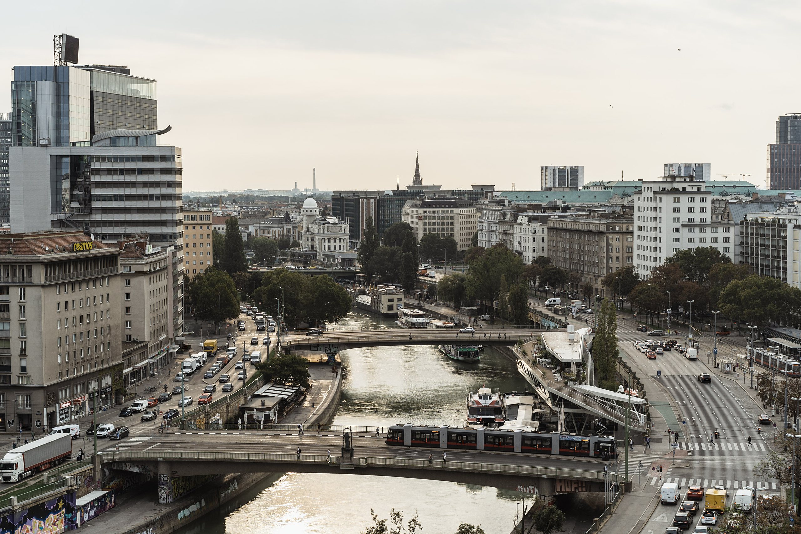 Blick vom Büro der Kanzlei am Kai auf den Donaukanal in Wien